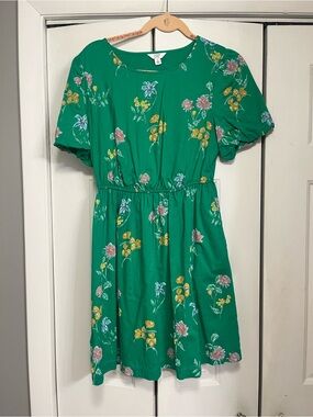 crown & ivy Green Floral Midi Dress